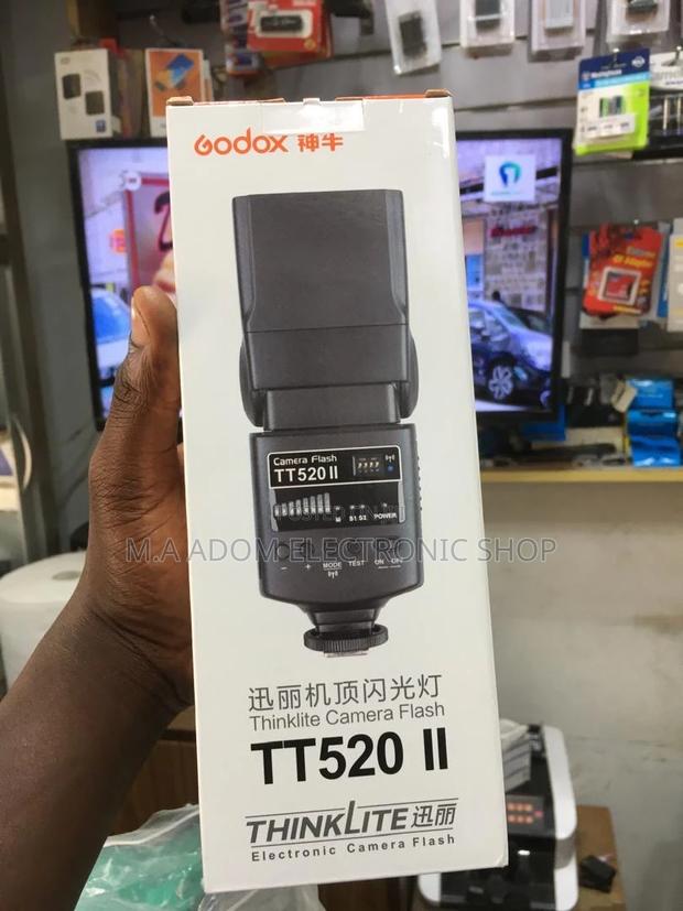 Godox TT520 II: The Flash That Makes Your Photos Pop! · Photo 2