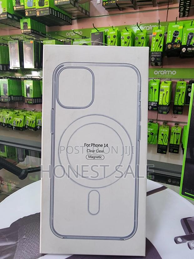 iPhone 14 Magsafe Clear Case · Photo 4