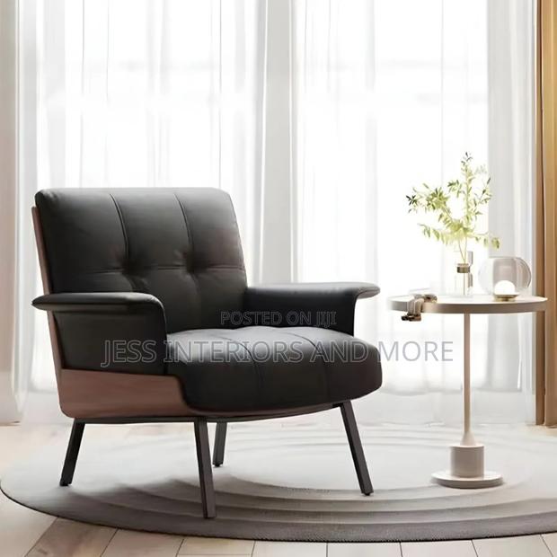 Lounge Armchair · Photo 2