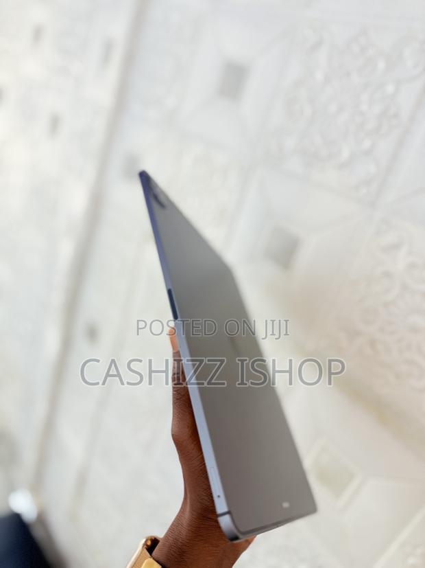 Apple iPad Pro 12.9 (2022) 8 GB Gray photo 2
