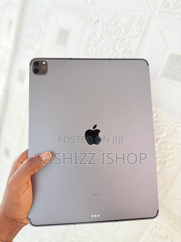 Apple iPad Pro 12.9 (2022) 8 GB Gray