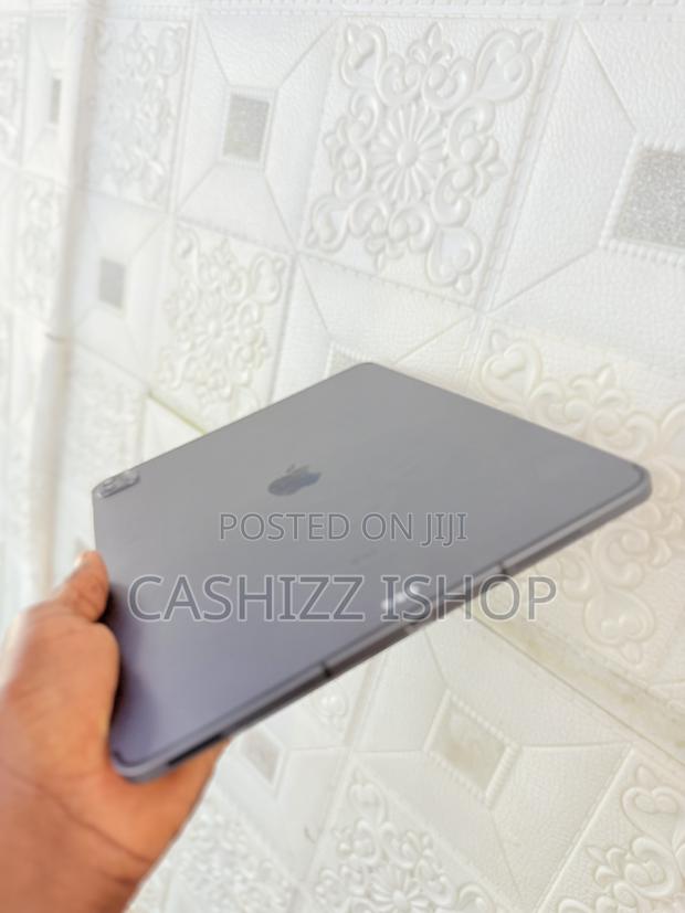 Apple iPad Pro 12.9 (2022) 8 GB Gray photo 4