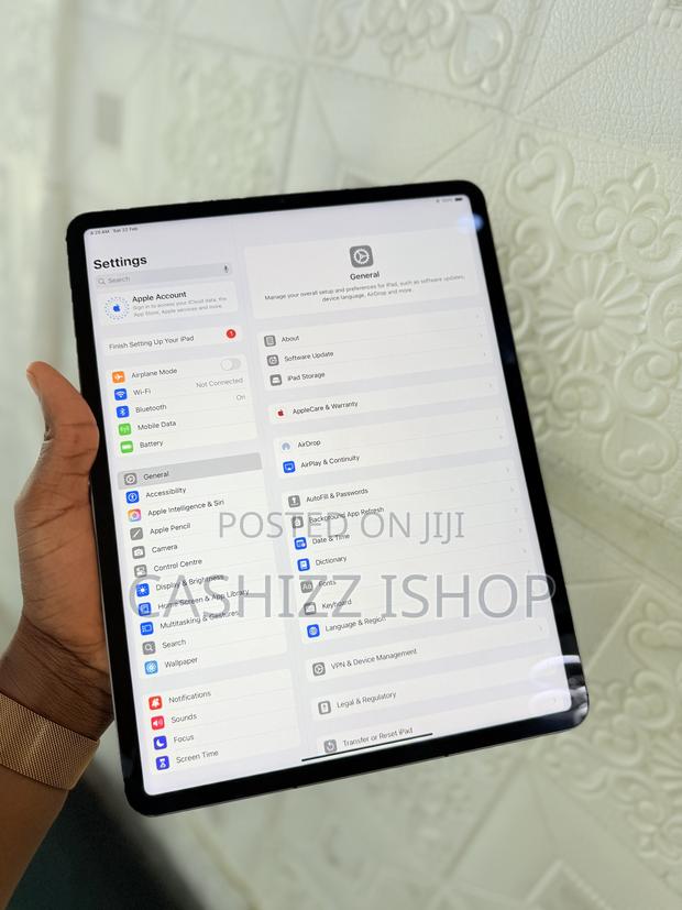 Apple iPad Pro 12.9 (2022) 8 GB Gray photo 7