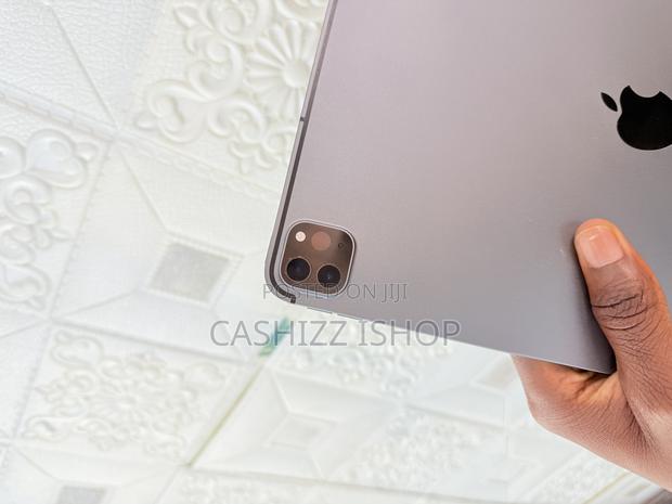 Apple iPad Pro 12.9 (2022) 8 GB Gray photo 8