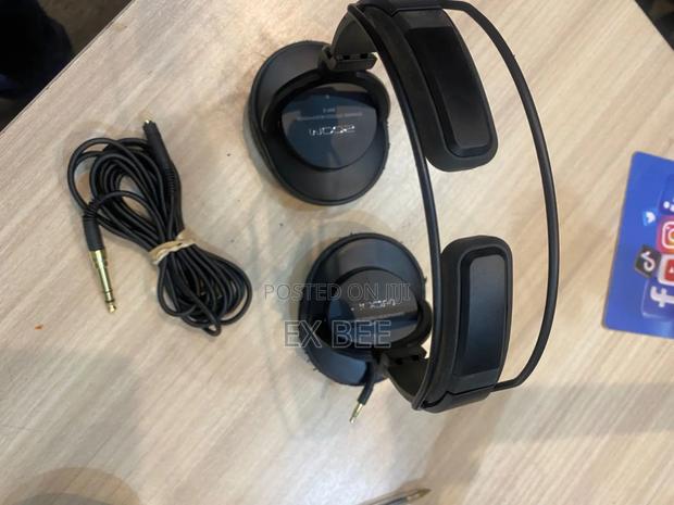 Zoom Zmp1 Studio Headphones · Photo 3