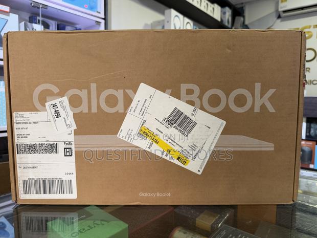 New Laptop Samsung Galaxy Book4 16GB Intel Core Ultra 7 SSD 512GB · Photo 4