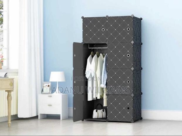 8 Cubes Plastic Wardrobe · Photo 2