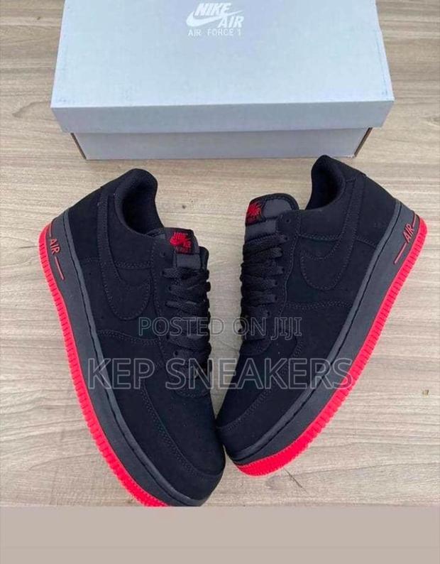 Nike Airforce 1 Black Red · Photo 3