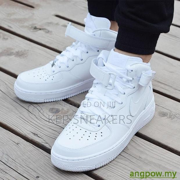 Nike Air Force 1 High "Triple White” · Photo 4