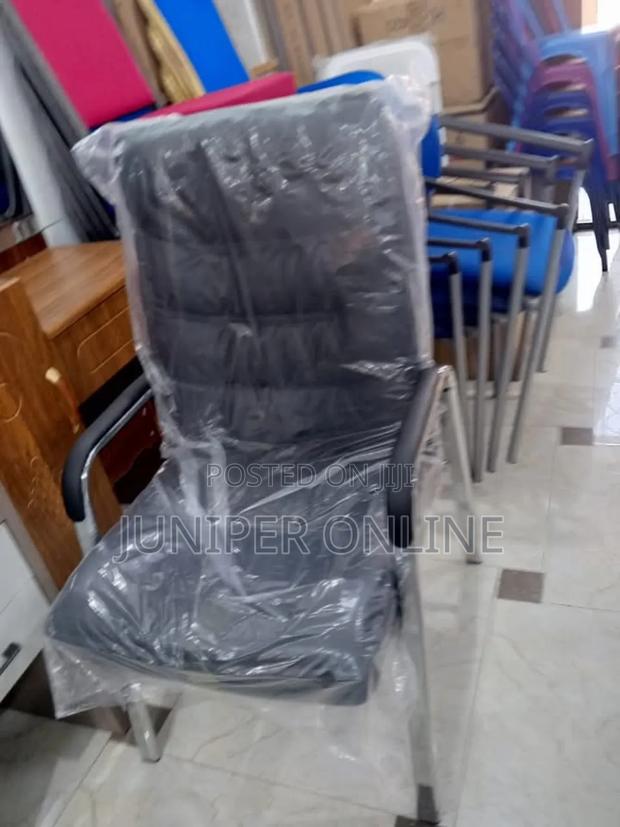 Visitors Chair/ Waiting Black Leather Gross · Photo 2