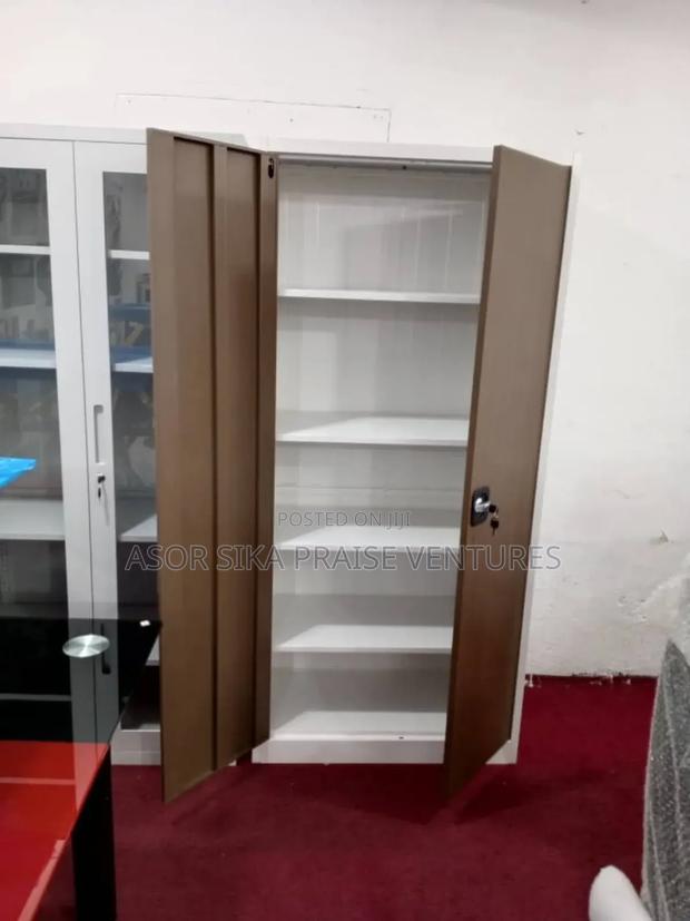 Cabinet Bookshelves · Photo 2