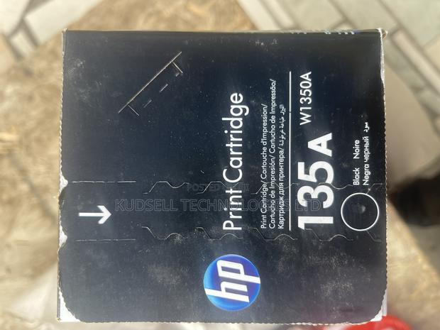 HP 135A Black Laserjet Toner Cartridge · Photo 4