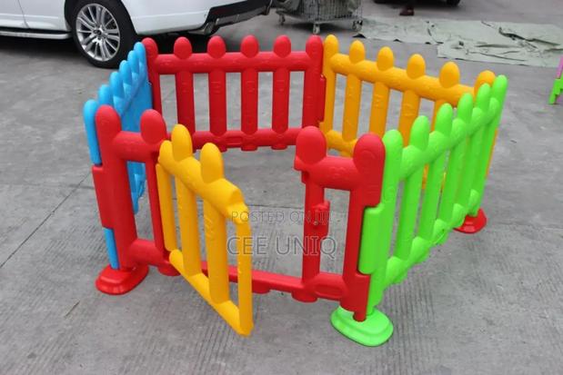 4 Panels + 1 Gate Play Fence · Photo 2