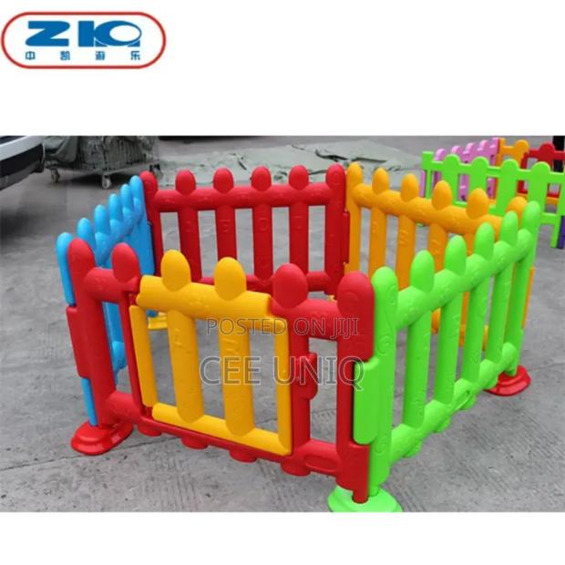 4 Panels + 1 Gate Play Fence · Photo 3