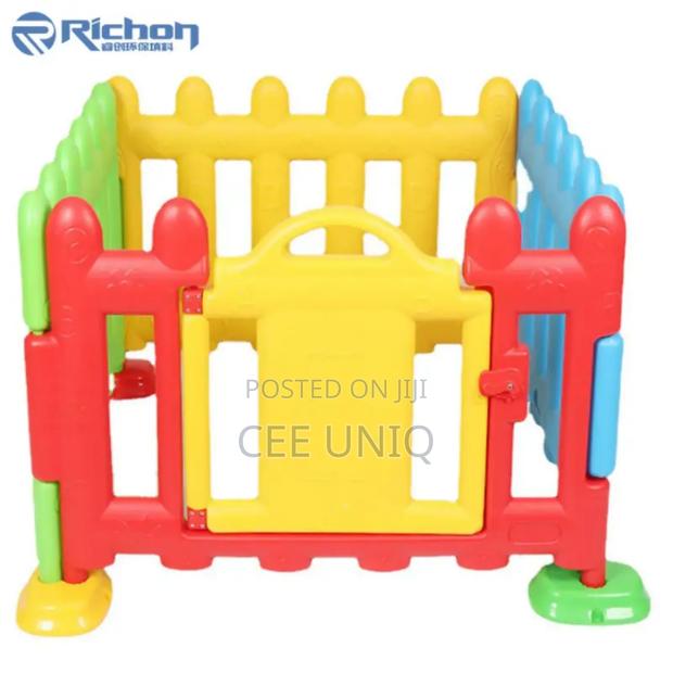 5 Panels Plastic Play Yard for Kids · Photo 4