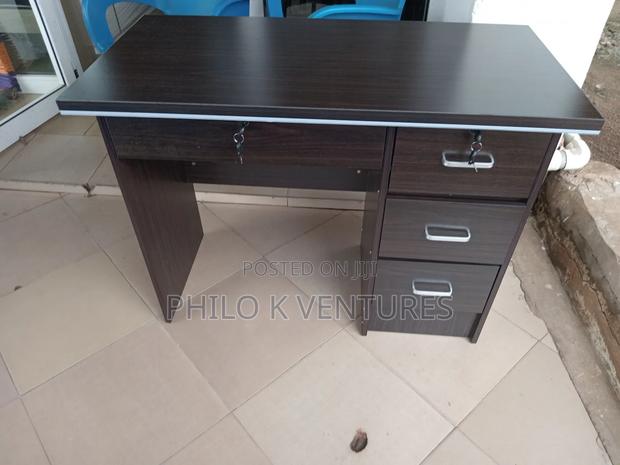Table for Vendors for Cool Price · Photo 2