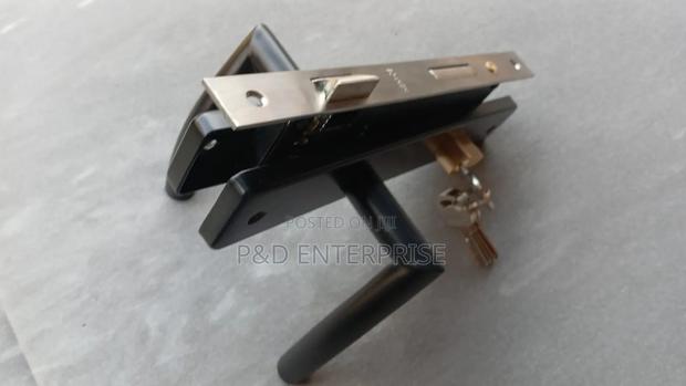 Quality Wooden Door Lock With Black Handle photo 2
