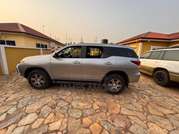 Toyota Fortuner for Rent(Self Drive Allowed)