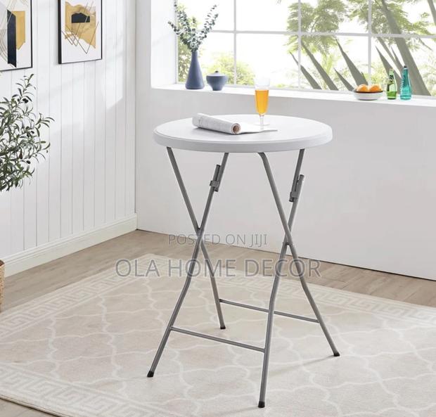 Cocktail Table · Photo 4
