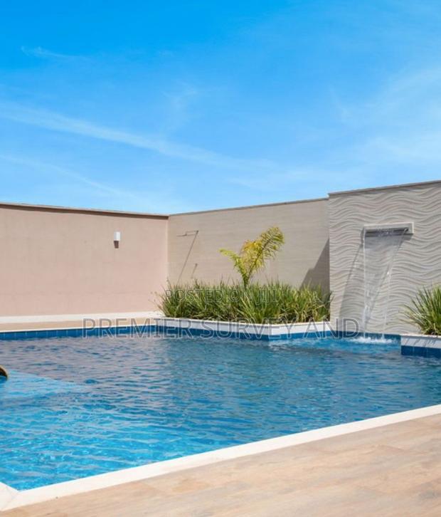 Affordable Backyard Swimming Pool · Photo 3