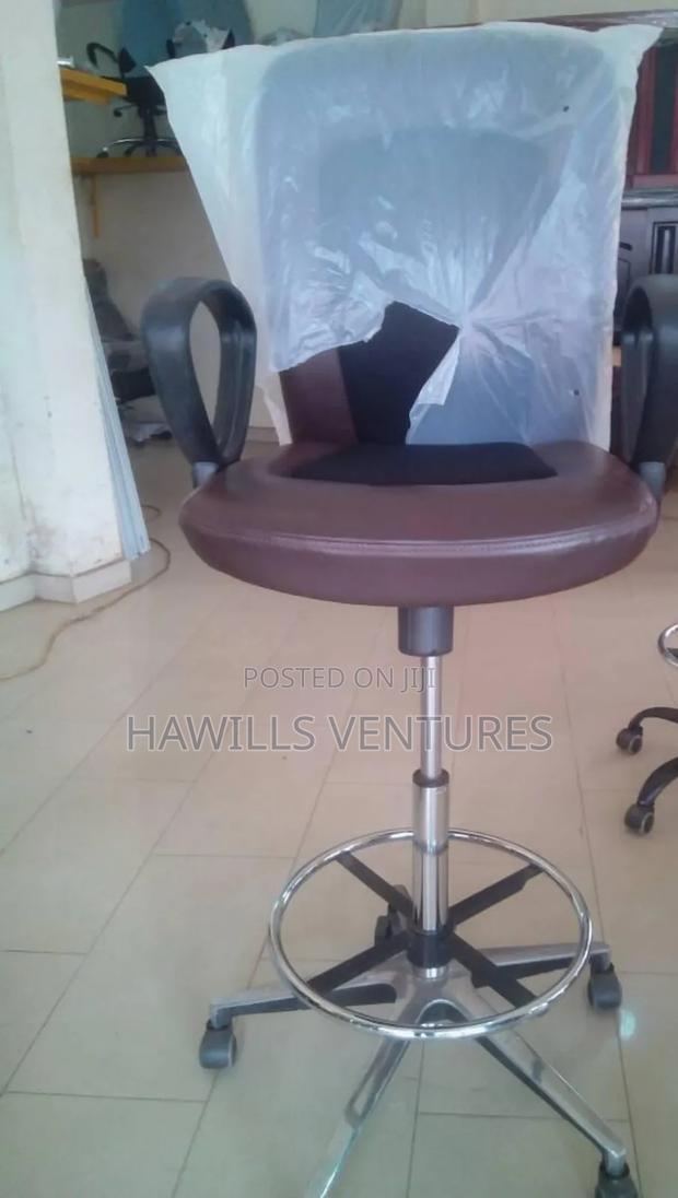 Lab Counter Chair · Photo 2