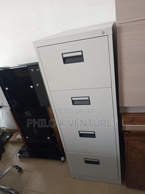 Storage Cabinet for Your Workers · Photo 2