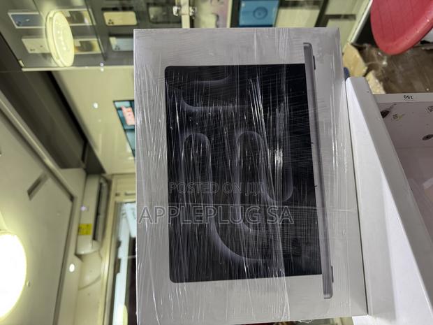 New Laptop Apple MacBook Pro 2024 M4 14-Inch 16GB Apple M4 SSD 1T