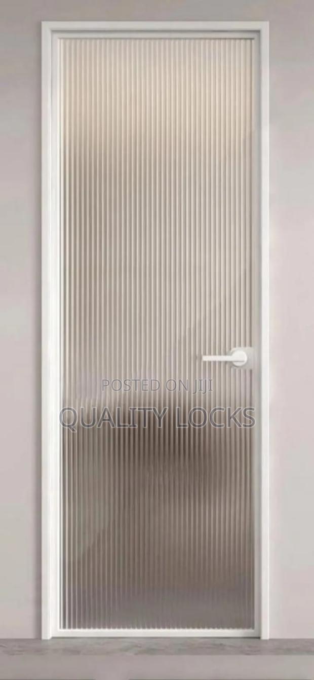 Durable Tempered Glass Door · Photo 2