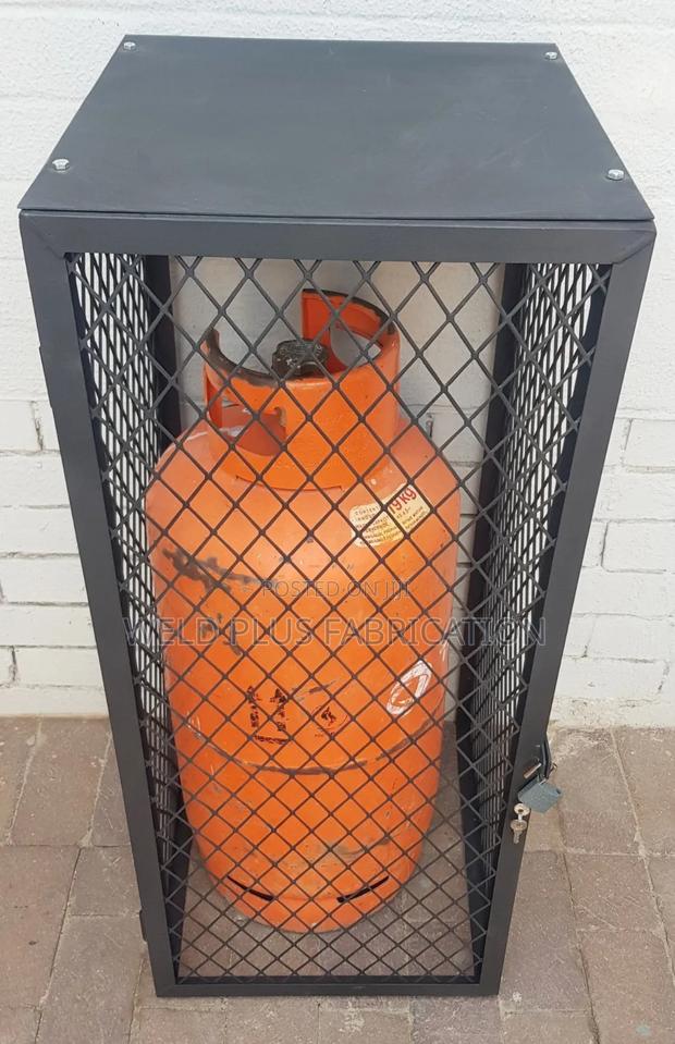 Cylinder Cage · Photo 2