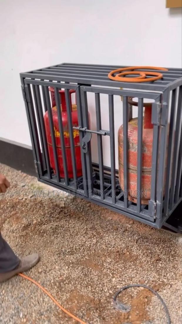 Cylinder Cage · Photo 2