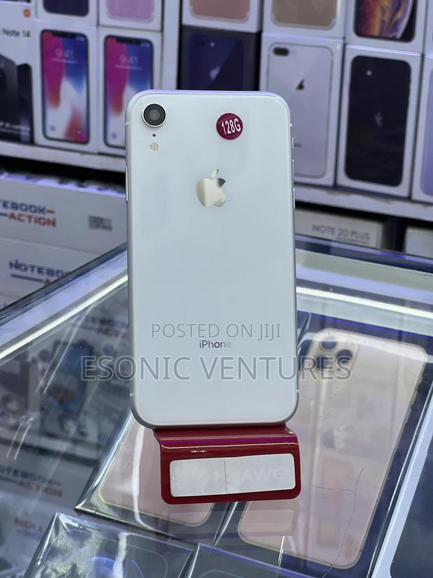 Apple iPhone XR 128 GB White photo 2