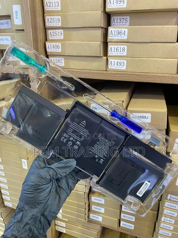 A1502 Macbook Pro Battery A1493 A1582 Battery · Photo 4