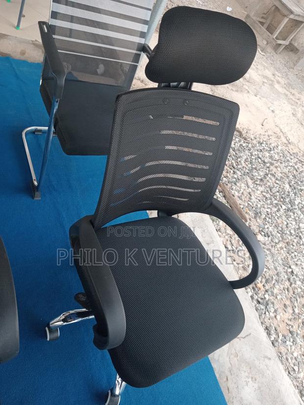Adjustable Head Rest Chair · Photo 2