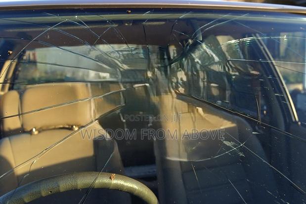 Repair and Replace All Your Cracked Windscreen in Style · Photo 3