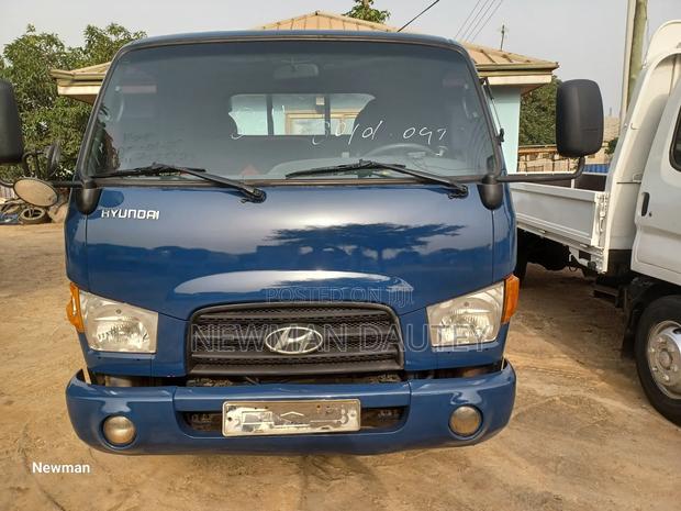 Hyundai Mighty E Blue