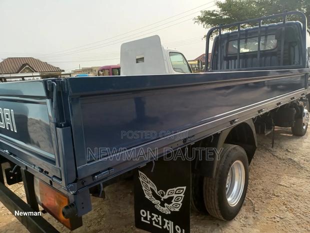 Hyundai Mighty E Blue