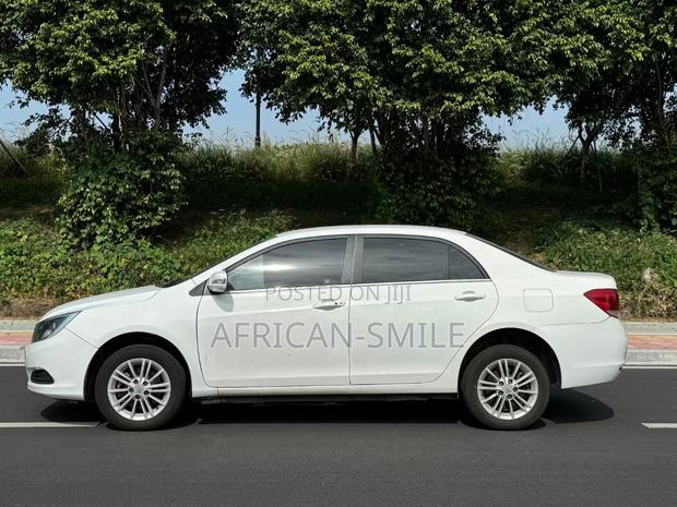 BYD E1 2019 White photo 2