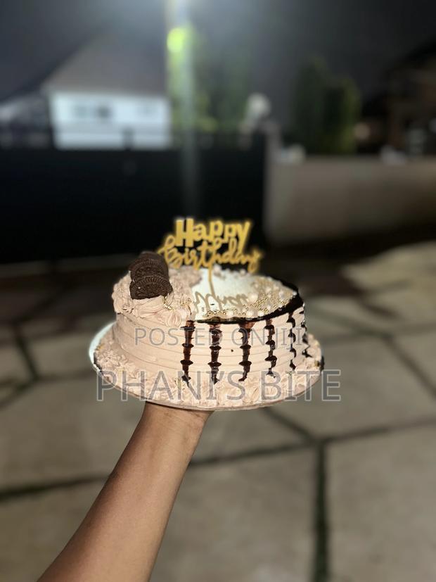 One Layer 8 Inches Cake ,Chocolate Filling · Photo 2