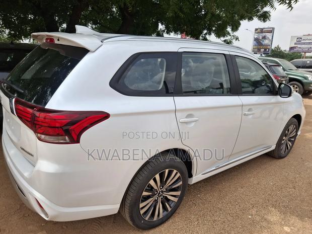 New Mitsubishi Outlander 2022 White