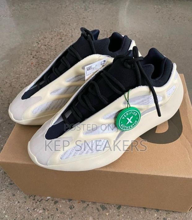 Adidas Yeezy 700 V3 “Azael” · Photo 3