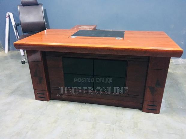 Executive Office Desk Prope Grains · Photo 1