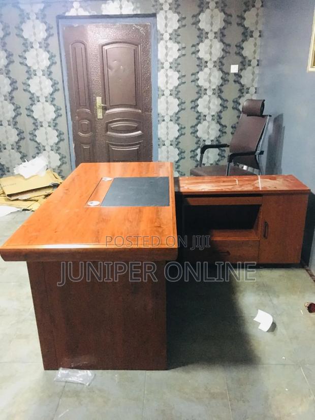 Executive Office Desk Prope Grains · Photo 2