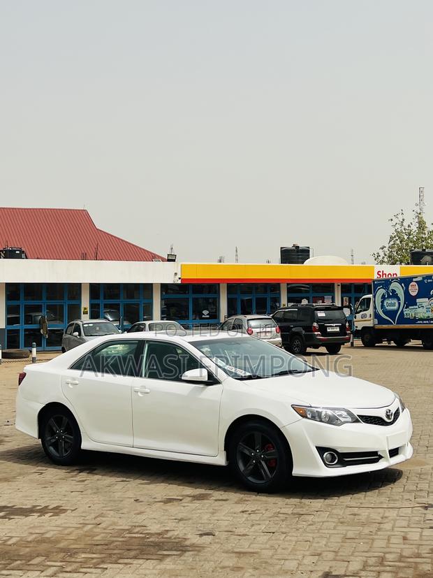 Toyota Camry SE 4dr Sedan (2.5L 4cyl 6A) 2013 White