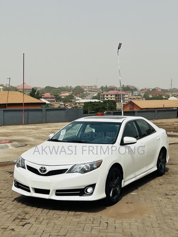 Toyota Camry SE 4dr Sedan (2.5L 4cyl 6A) 2013 White