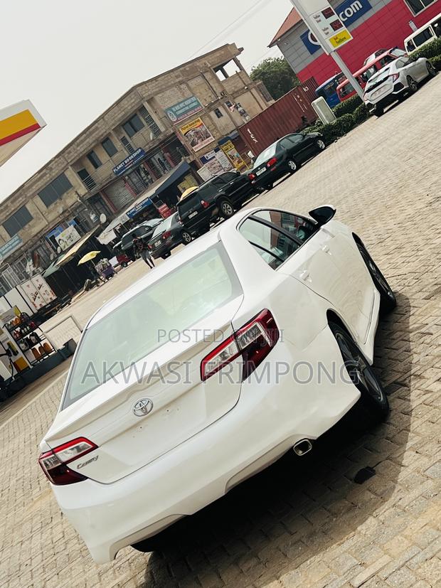 Toyota Camry SE 4dr Sedan (2.5L 4cyl 6A) 2013 White
