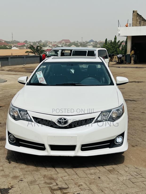 Toyota Camry SE 4dr Sedan (2.5L 4cyl 6A) 2013 White