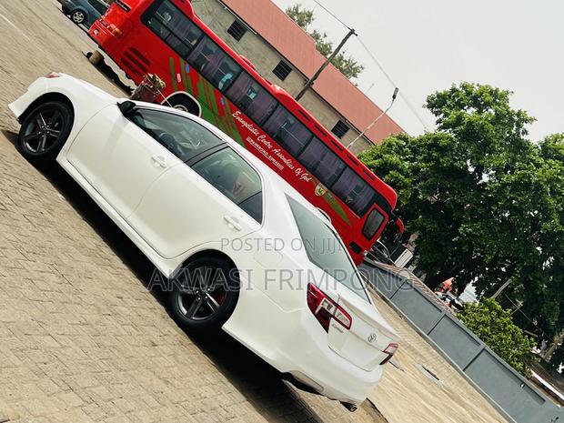 Toyota Camry SE 4dr Sedan (2.5L 4cyl 6A) 2013 White