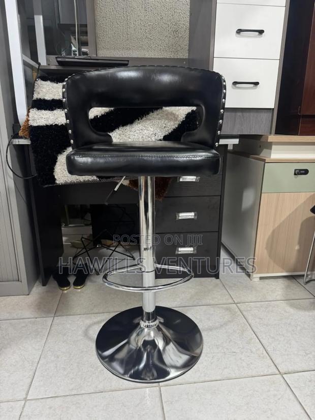 Chrome Base Stool · Photo 2