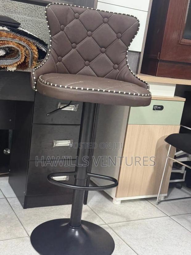 Bae Chair With Back · Photo 2
