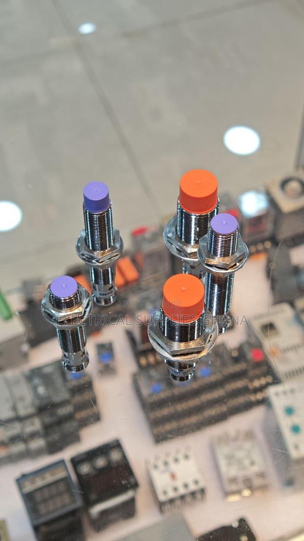 Cylindrical Inductive Proximity Sensor photo 2